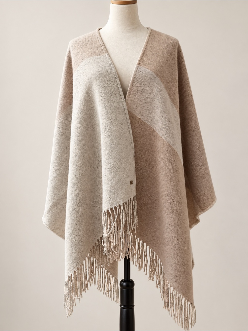 SOIA & KYO Cream pink Beige Fringe Open Front Knit Shawl Soft Layered Wrap